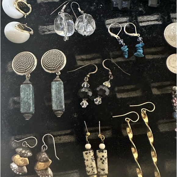 10 pairs of earrings for pierced ears. - Picture 7 of 7